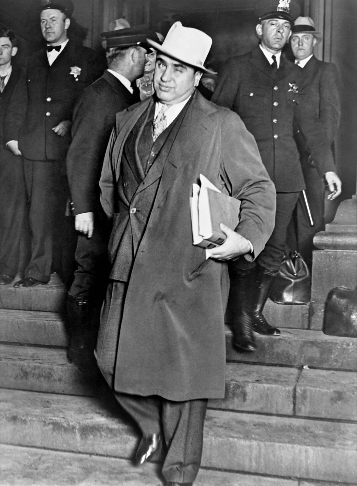 Al Capone - The Rise and Fall of the Most Famous Criminals in History