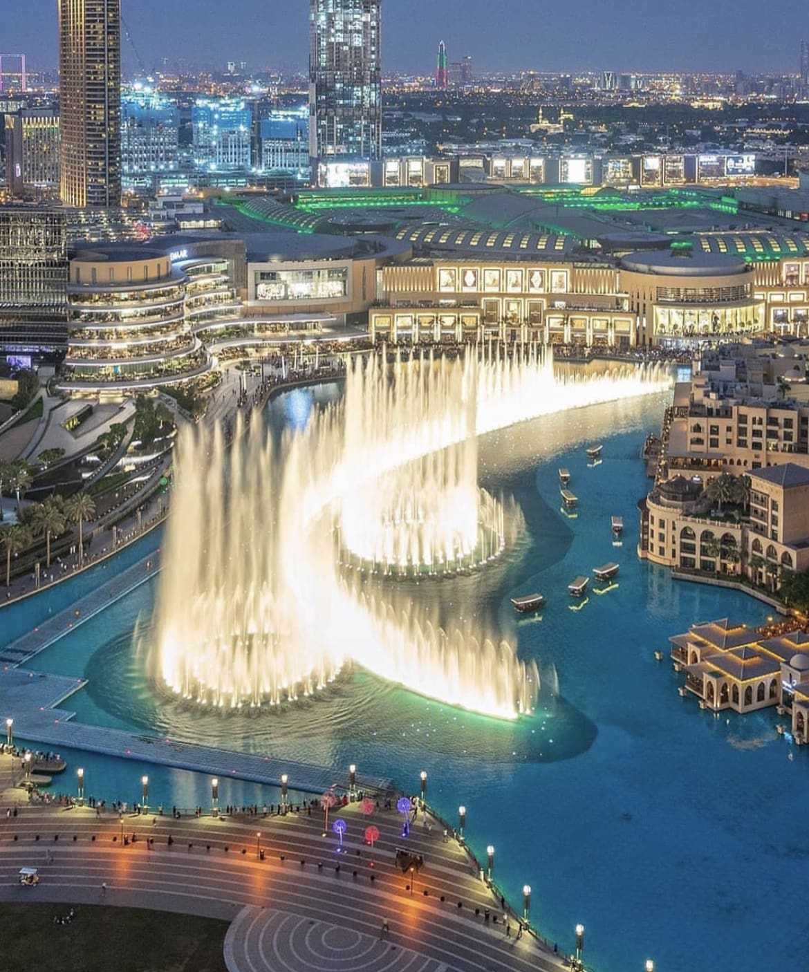 Dubai Fountain Show - 20 Awesome Things To Do In Dubai