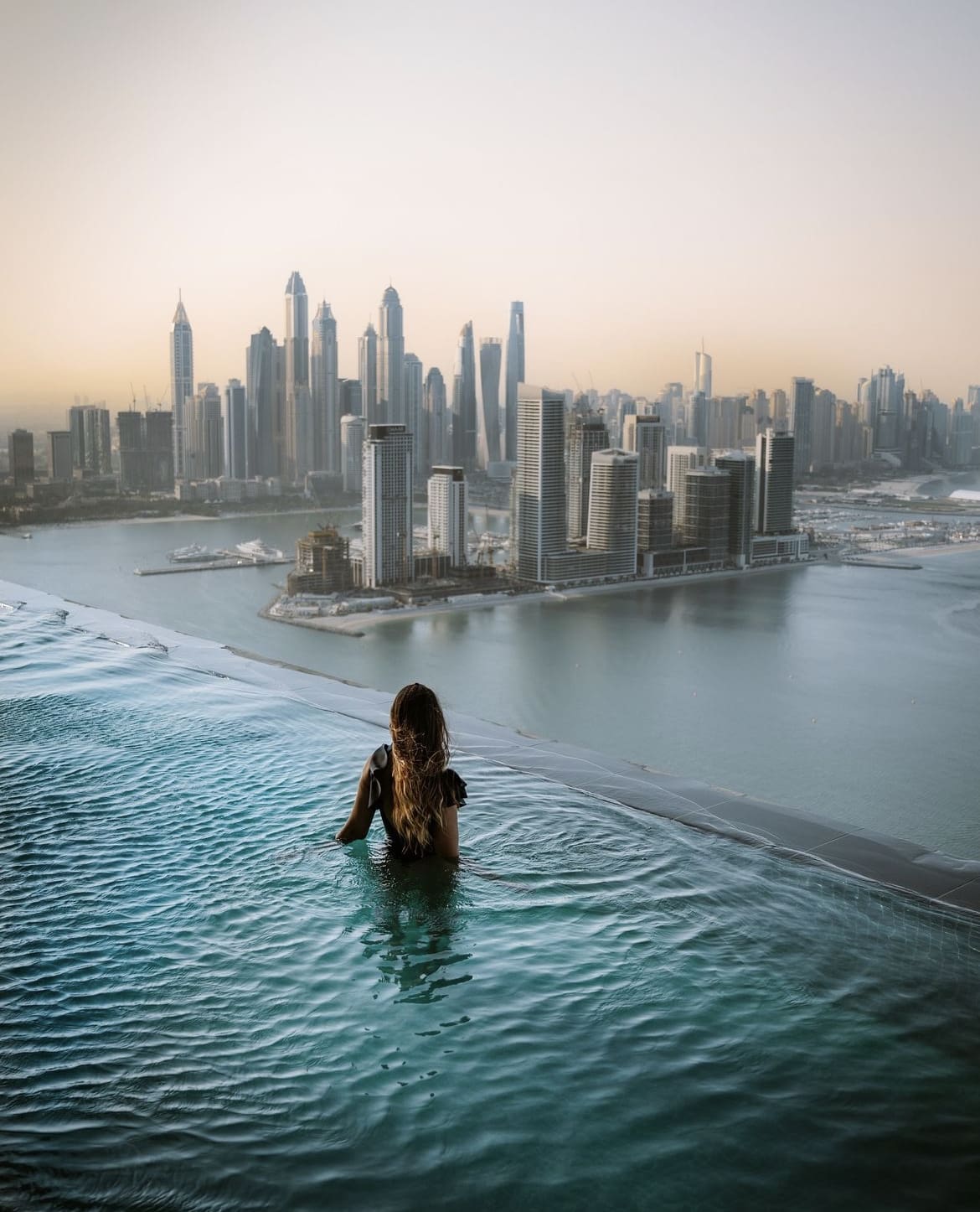 Swimming pool with a view in Duba - The Best Vacation in January