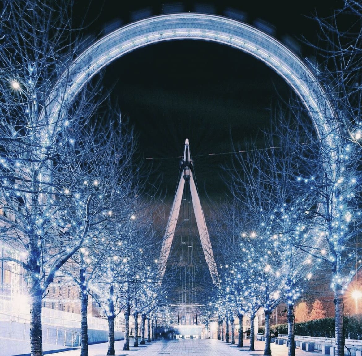 Snowy, winter scenes over the London eye