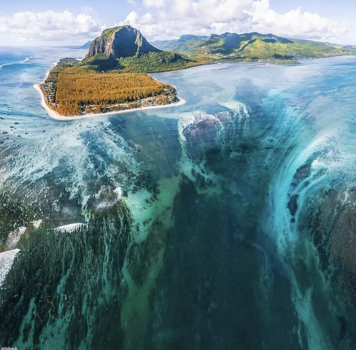 The underwater waterfall of Mauritius